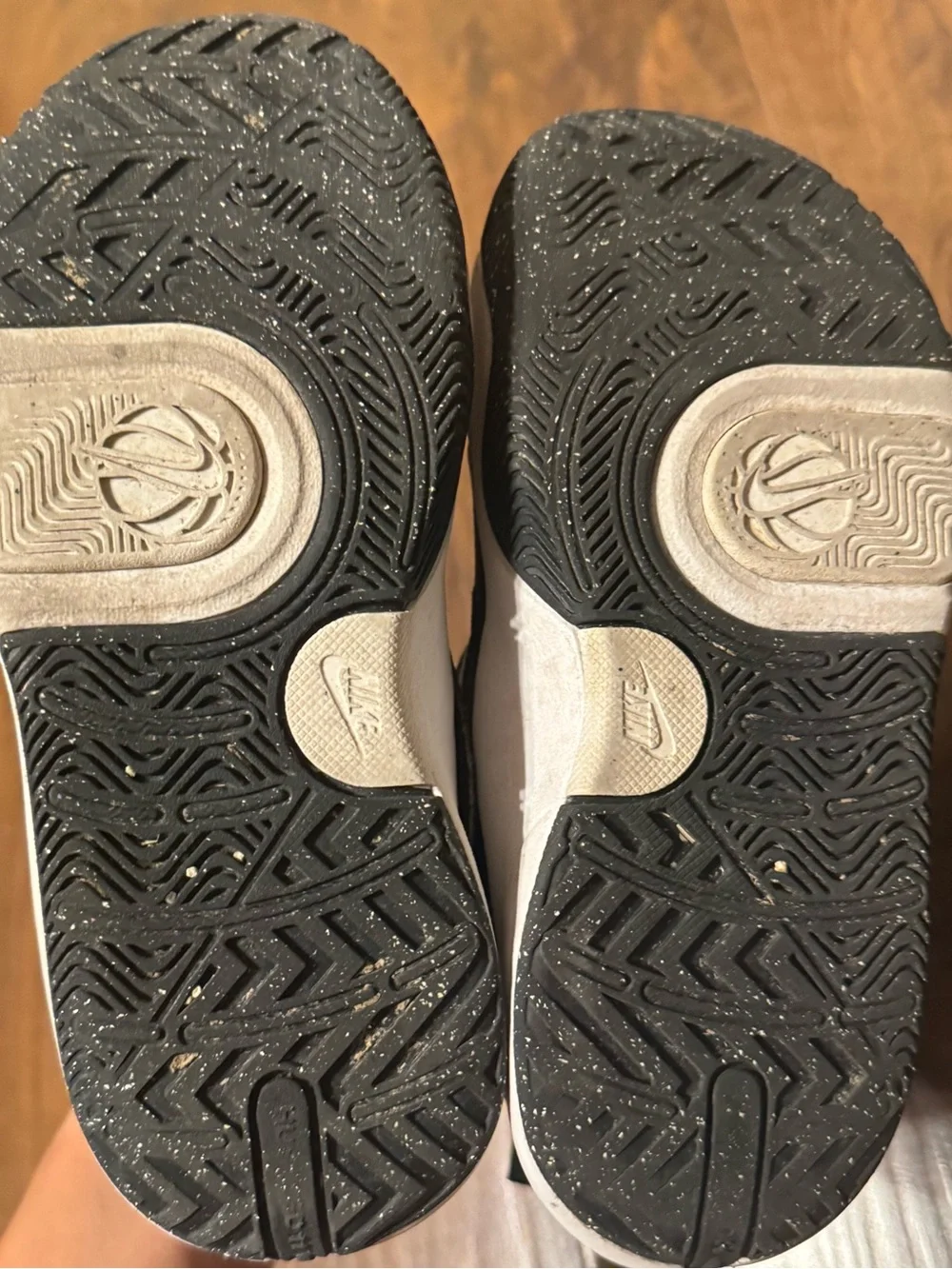 Nike Team Hustle D11 Stretch Lace Shoes size 13C black & white